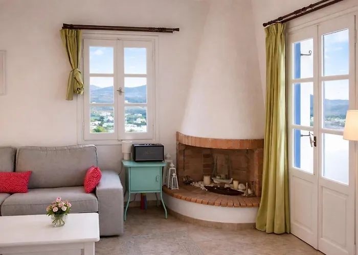 With Seaviews Walk To Town & Villa