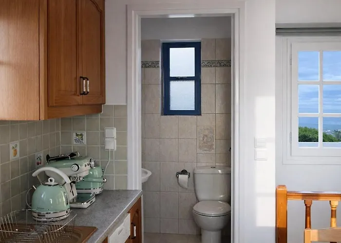 With Seaviews Walk To Town &