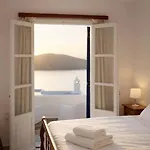 With Seaviews Walk To Town & Villa *