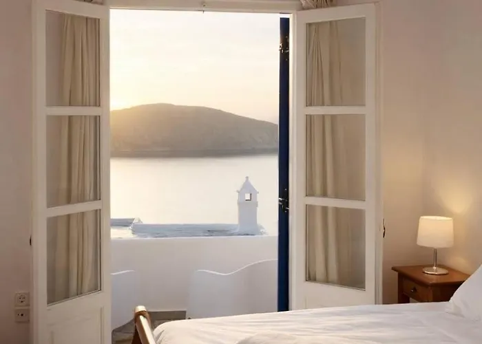 With Seaviews Walk To Town & Villa *