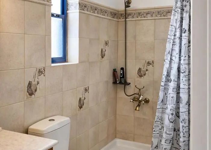 Villa With Seaviews Walk To Town & *