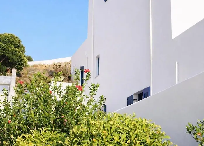 With Seaviews Walk To Town & Villa *