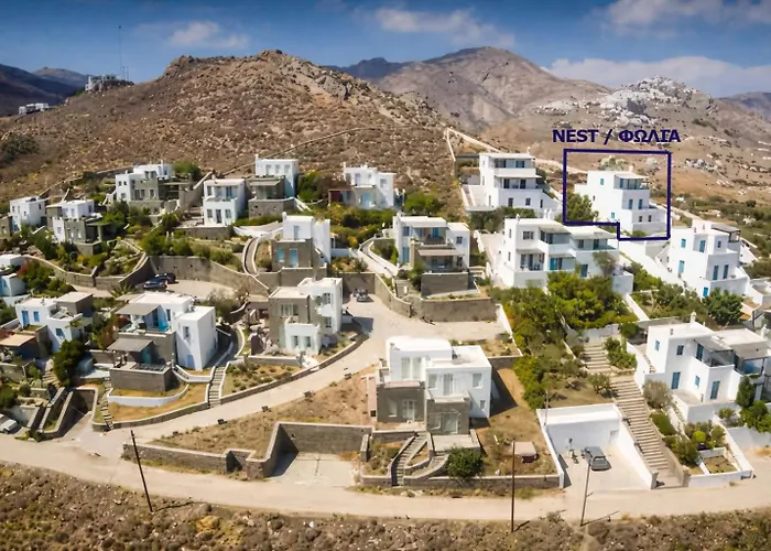 With Seaviews Walk To Town & Villa